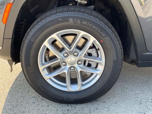 New 2025 Jeep Grand Cherokee L Laredo w/ Luxury Tech Group I image 31