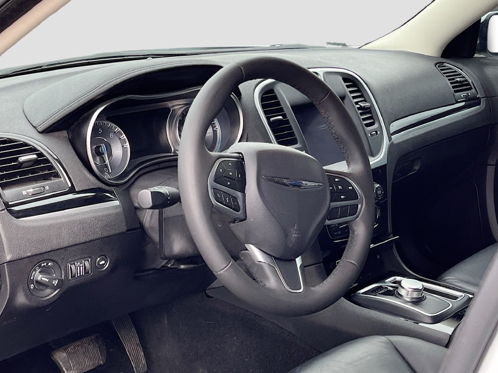 Used 2023 Chrysler 300 Touring L AWD/4WD image 9