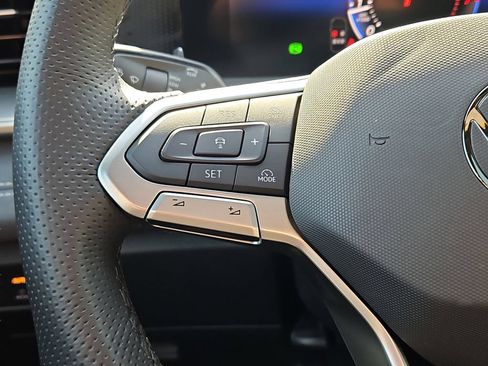Certified 2026 Volkswagen Tiguan SE R-Line AWD/4WD image 25