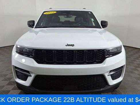 Used 2023 Jeep Grand Cherokee Altitude image 2