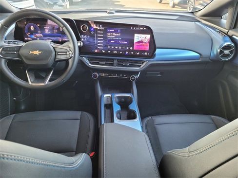 Used 2025 Chevrolet Equinox EV LT w/ Convenience Package image 6