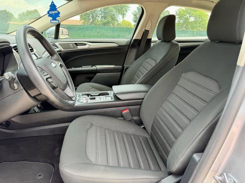 Used 2020 Ford Fusion SE FWD image 13