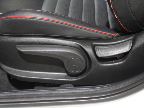 Used 2023 Kia Forte GT image 4