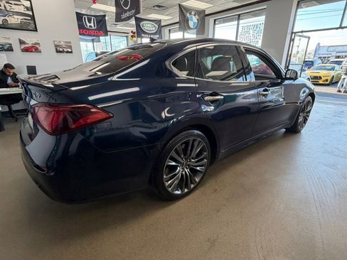 Used 2019 INFINITI Q70 Luxe RWD image 10