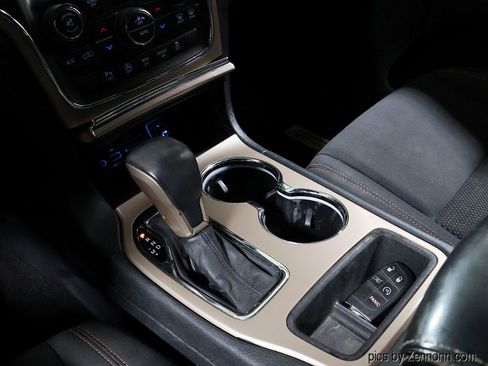 Used 2016 Jeep Grand Cherokee Laredo 75th Anniversary image 24