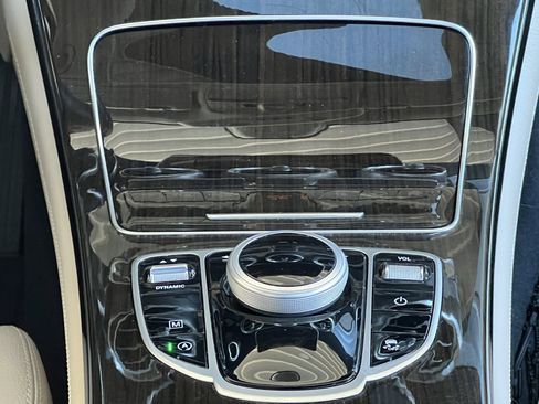 Used 2019 Mercedes-Benz GLC 300 4MATIC image 29