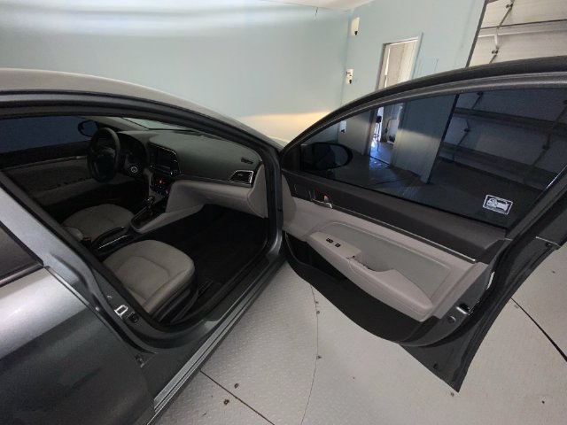 Used 2017 Hyundai Elantra SE FWD image 23