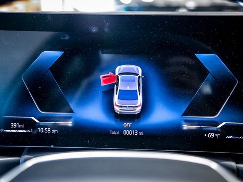 New 2026 BMW 330i xDrive Sedan w/ Convenience Package image 10