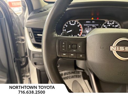 Used 2025 Nissan Rogue SV FWD image 29