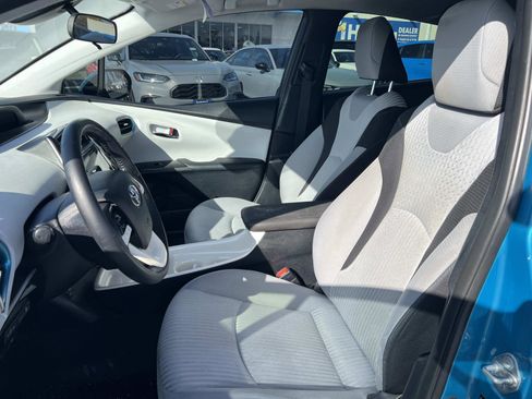 Used 2017 Toyota Prius Prime Plus w/ Carpet Mat Package image 12