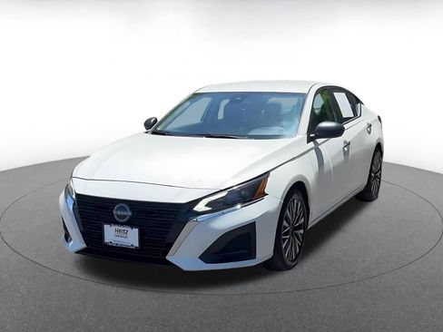 Used 2025 Nissan Altima 2.5 SV FWD image 7