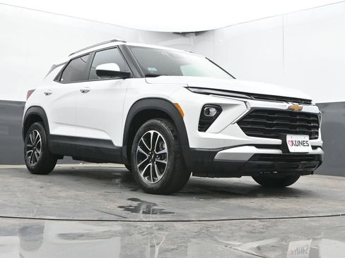 Used 2025 Chevrolet TrailBlazer LT FWD image 45