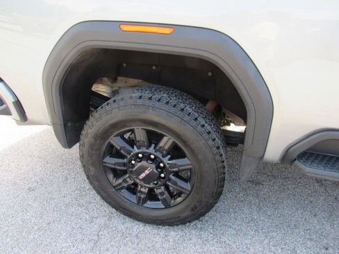 Used 2025 GMC Sierra 2500 AT4 AWD/4WD image 4