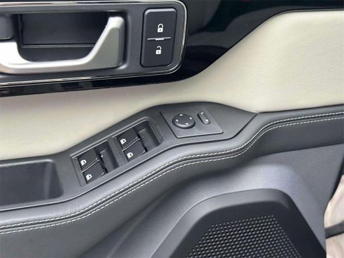 Used 2025 INEOS Grenadier Fieldmaster Edition image 17