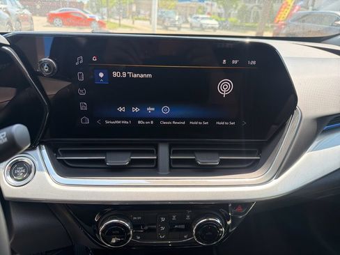 New 2026 Chevrolet Trax LT w/ LT Convenience Package FWD image 15
