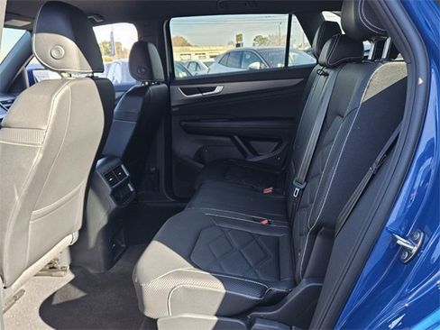Certified 2025 Volkswagen Atlas Cross Sport SE image 6