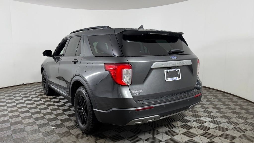 Used 2020 Ford Explorer XLT w/ Equipment Group 202A AWD/4WD image 6