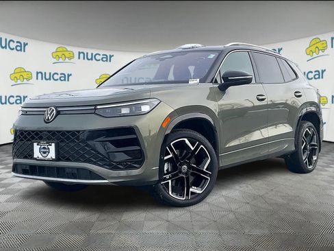 New 2026 Volkswagen Tiguan SEL R-Line image 3