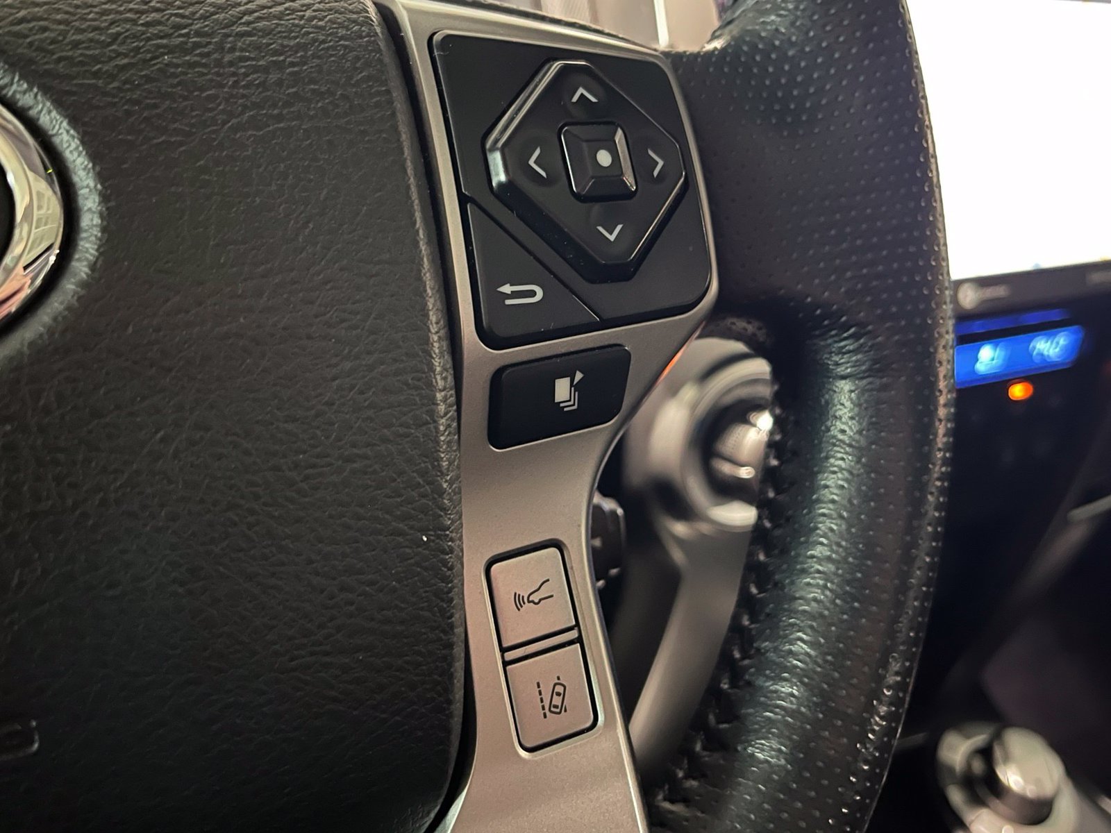 Used 2024 Toyota 4Runner Limited AWD/4WD image 30
