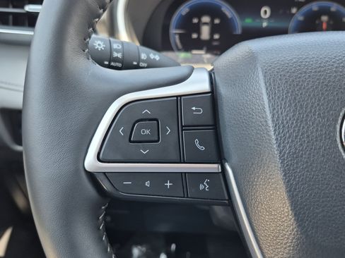 Certified 2026 Toyota Highlander Limited AWD/4WD image 15