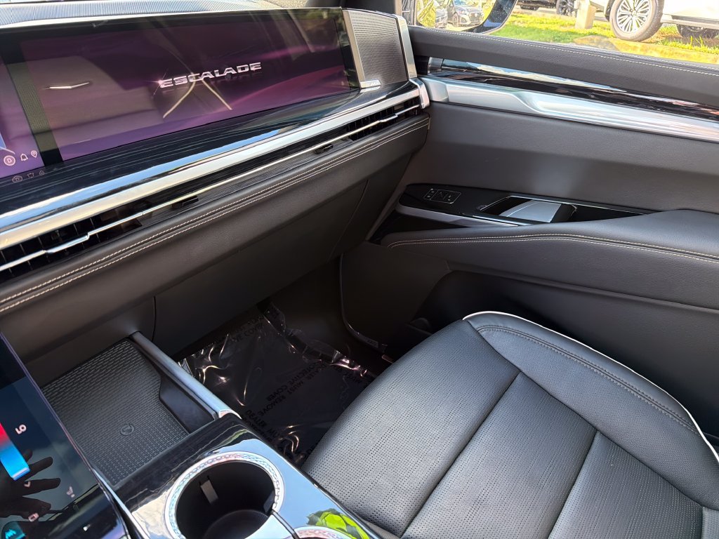 Used 2025 Cadillac Escalade Sport AWD/4WD image 29