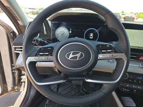 New 2026 Hyundai Elantra Limited FWD image 10