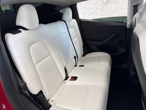 Used 2022 Tesla Model Y Long Range image 46