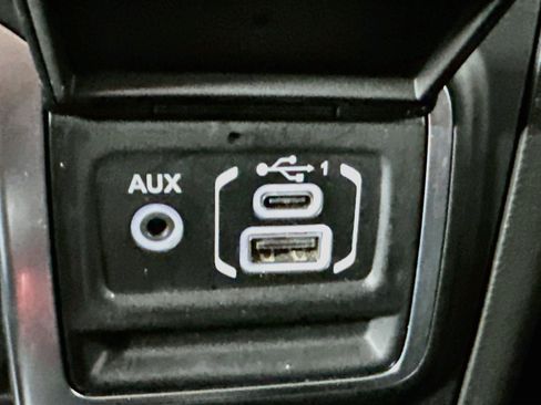 Used 2023 Jeep Gladiator Sport AWD/4WD image 24