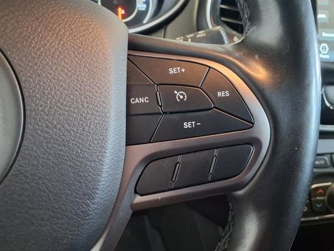 Used 2019 Jeep Cherokee Limited image 27