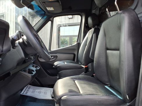 Used 2023 Mercedes-Benz Sprinter 2500 image 9