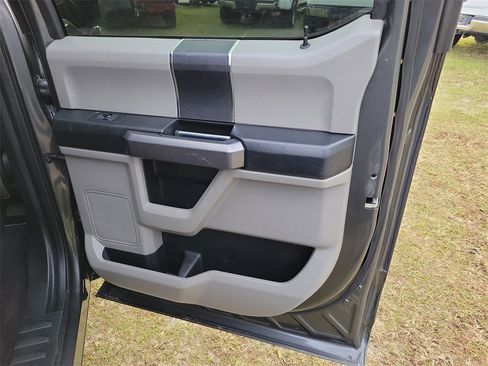 Used 2020 Ford F150 XLT image 30