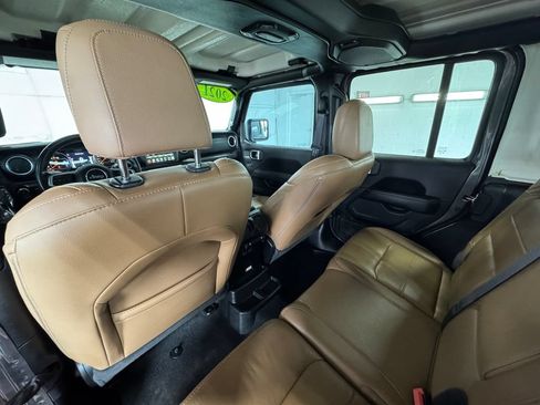 Used 2021 Jeep Wrangler Unlimited Sahara w/ Uconnect 4C Nav & Sound Group AWD/4WD image 21