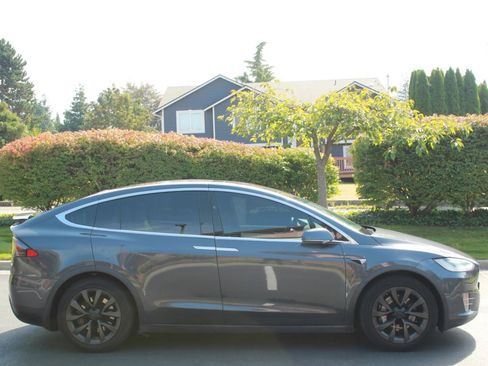 Used 2017 Tesla Model X 75D AWD/4WD image 8