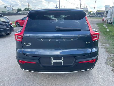 Used 2019 Volvo XC40 T4 Inscription FWD image 2
