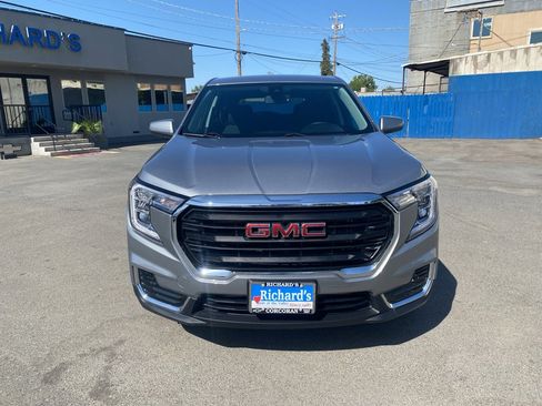 Used 2024 GMC Terrain SLE image 13