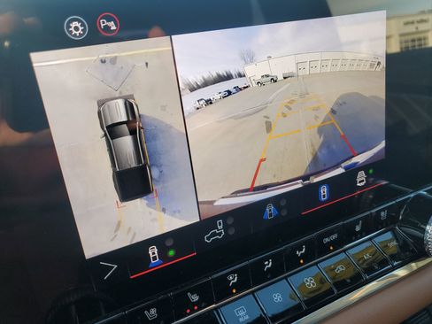 Used 2025 GMC Canyon AT4 w/ Technology Plus Package image 23