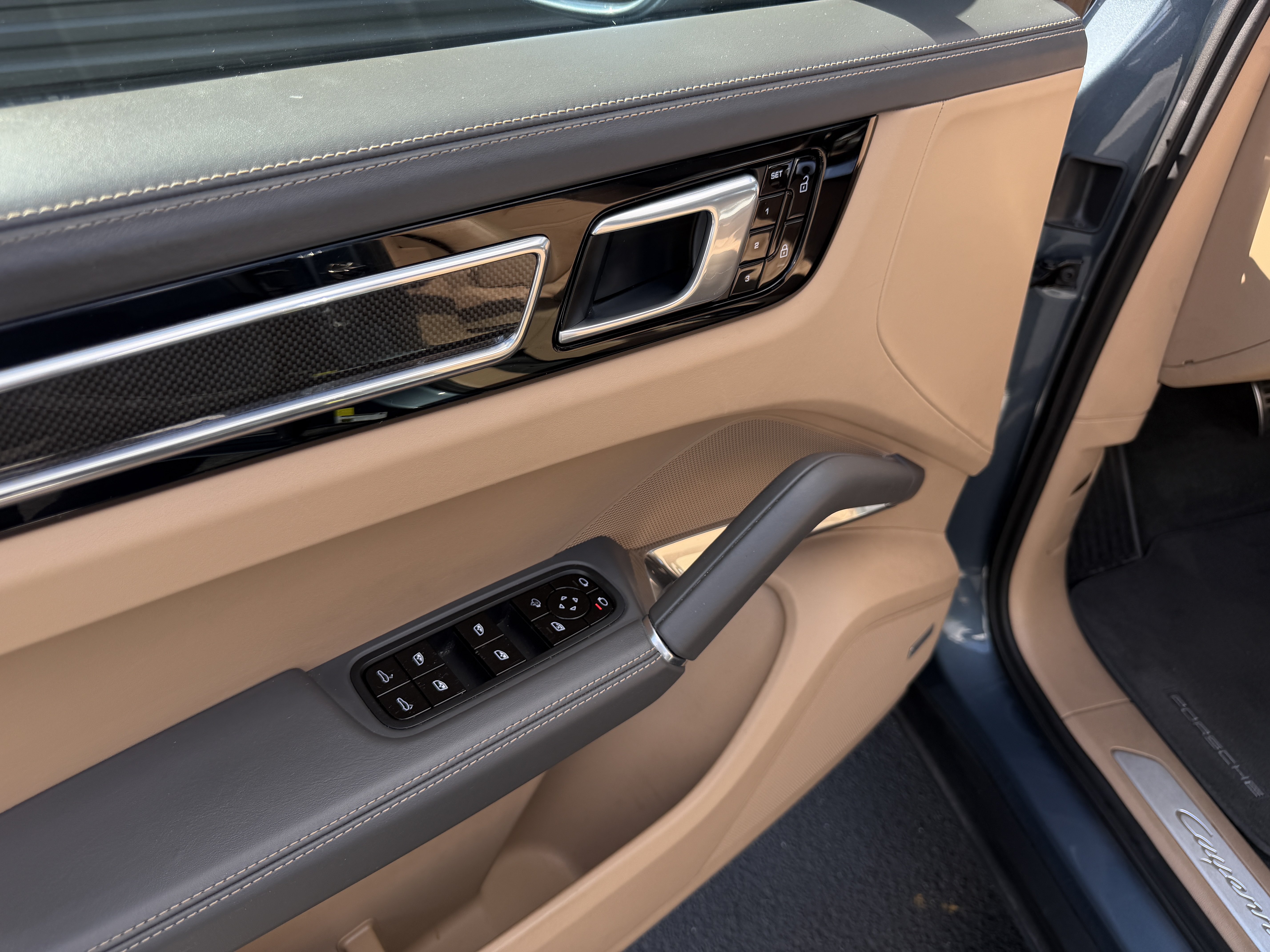 Used 2020 Porsche Cayenne Turbo AWD/4WD image 20
