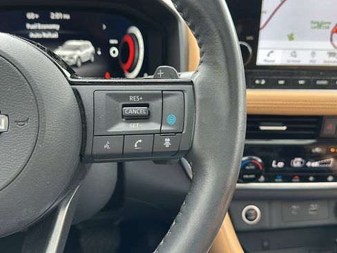 Used 2022 Nissan Rogue Platinum w/ Head-Up Display Package image 17