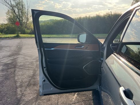 Used 2022 Jeep Grand Cherokee L Summit image 13