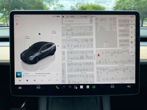 Used 2023 Tesla Model Y AWD image 26