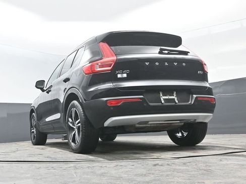 Used 2024 Volvo XC40 B5 Core image 31