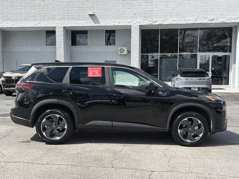 Certified 2025 Nissan Rogue SV image 30