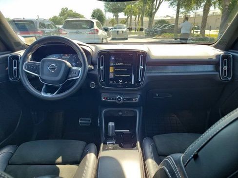 Used 2020 Volvo XC40 T5 R-Design AWD/4WD image 2
