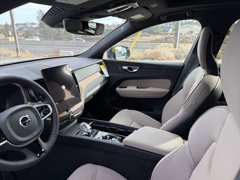 New 2026 Volvo XC60 B5 Core image 11