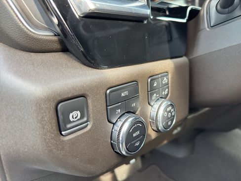 Used 2025 GMC Sierra 1500 SLT AWD/4WD image 16