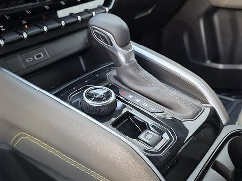 Used 2024 Chevrolet Colorado ZR2 w/ ZR2 Convenience Package III image 32