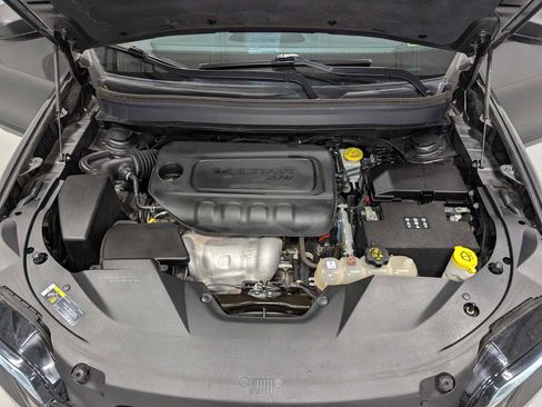 Used 2020 Jeep Cherokee Latitude Plus w/ Cold Weather Group image 11