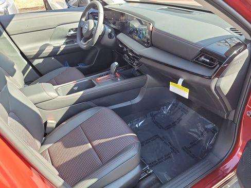 New 2026 Nissan Kicks SR w/ SR Premium Package FWD image 11