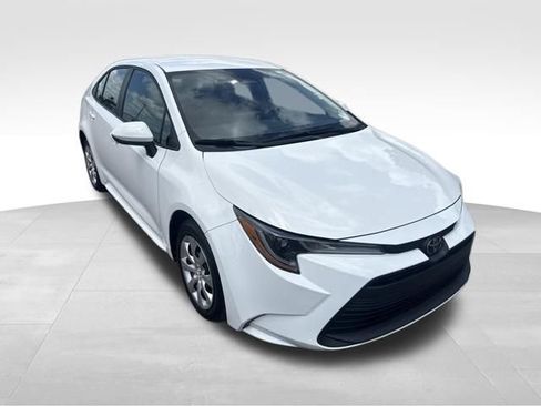 Used 2025 Toyota Corolla LE FWD image 7