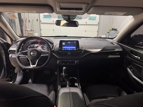 Used 2024 Nissan Altima 2.5 SV FWD image 18